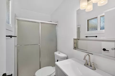Bath - 2501 E Karen Dr, Phoenix, AZ 85032 photo 2 of 2