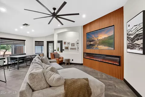 Living - 1921 E Siesta Ln, Phoenix, AZ 85024 photo 2 of 2
