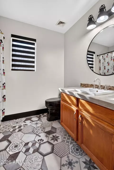 Bath - 1921 E Siesta Ln, Phoenix, AZ 85024 photo 5 of 5