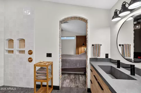 Bath - 1921 E Siesta Ln, Phoenix, AZ 85024 photo 1 of 5
