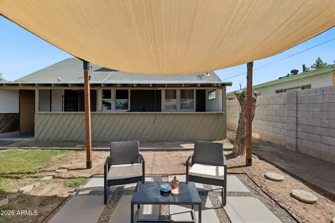 Exterior - 2218 N 21st Pl, Phoenix, AZ 85006 photo 4 of 6