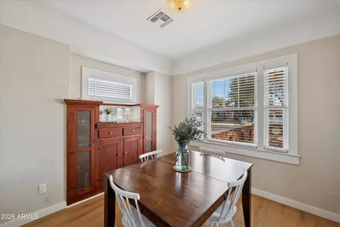 Dining - 2218 N 21st Pl, Phoenix, AZ 85006 photo 1 of 2