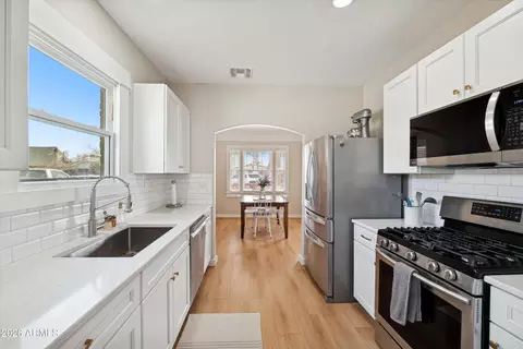 Kitchen - 2218 N 21st Pl, Phoenix, AZ 85006 photo 1 of 2