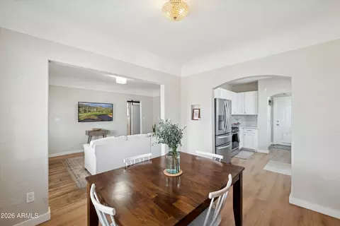 Dining - 2218 N 21st Pl, Phoenix, AZ 85006 photo 2 of 2