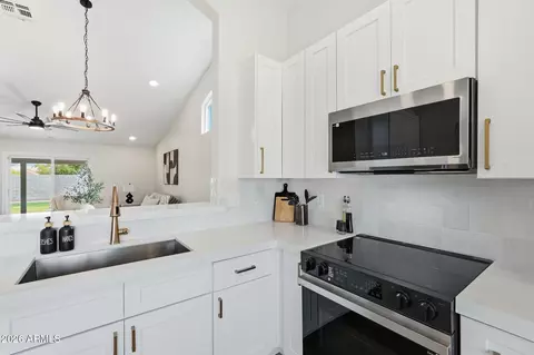 Kitchen - 1146 W 20th Ave, Apache Junction, AZ 85120 photo 2 of 5