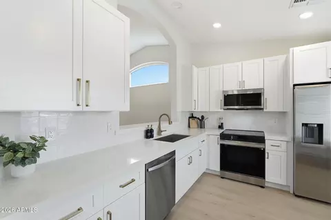 Kitchen - 1146 W 20th Ave, Apache Junction, AZ 85120 photo 1 of 5