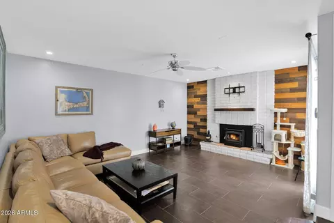 Living - 2502 E North Ln, Phoenix, AZ 85028 photo 1 of 3