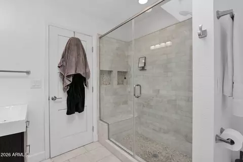 Bath - 2502 E North Ln, Phoenix, AZ 85028 photo 4 of 4