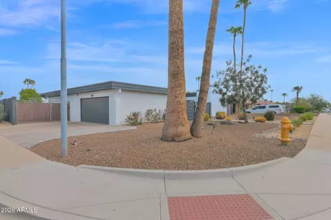Exterior - 2502 E North Ln, Phoenix, AZ 85028 photo 11 of 12