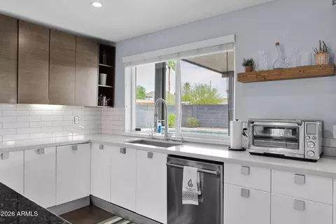 Kitchen - 2502 E North Ln, Phoenix, AZ 85028 photo 6 of 7