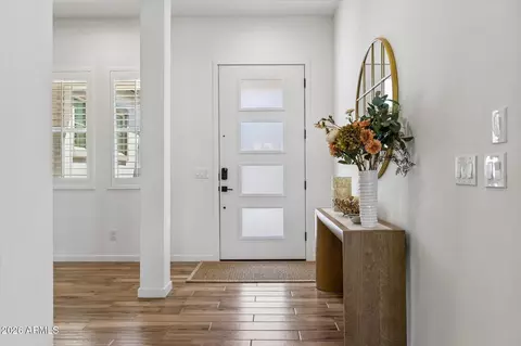 Entry Way - 1816 E Fallen Leaf Ln, Phoenix, AZ 85024 photo 2 of 3