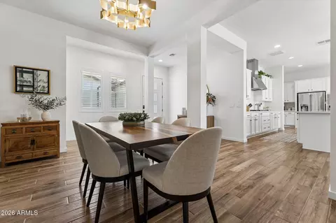 Dining - 1816 E Fallen Leaf Ln, Phoenix, AZ 85024 photo 2 of 3