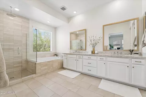Bath - 1816 E Fallen Leaf Ln, Phoenix, AZ 85024 photo 1 of 6