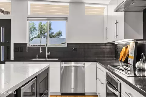 Kitchen - 3402 E Sells Dr, Phoenix, AZ 85018 photo 1 of 4