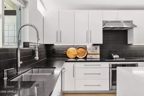 Kitchen - 3402 E Sells Dr, Phoenix, AZ 85018 photo 3 of 4