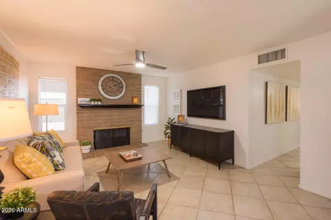 Living - 2015 E Southern Ave #4, Tempe, AZ 85282 photo 2 of 3
