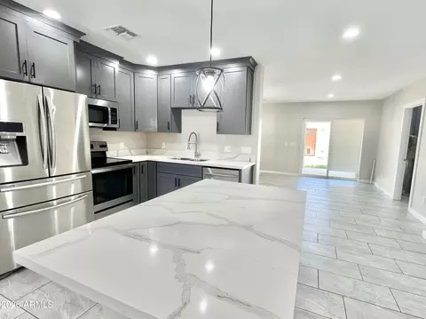 Kitchen - 5211 N 8th Pl, Phoenix, AZ 85014 photo 1 of 6