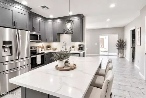 Kitchen - 5211 N 8th Pl, Phoenix, AZ 85014 photo 2 of 6