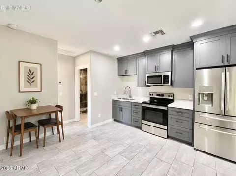 Kitchen - 5211 N 8th Pl, Phoenix, AZ 85014 photo 5 of 6