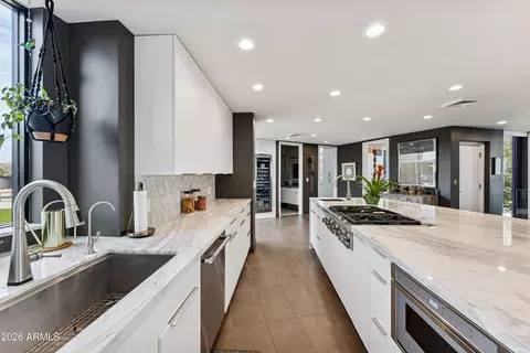 Kitchen - 2106 E Kaler Dr, Phoenix, AZ 85016 photo 6 of 8