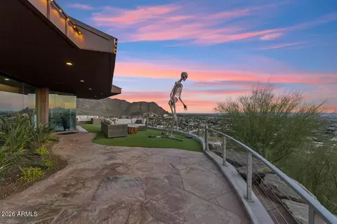 Exterior - 2106 E Kaler Dr, Phoenix, AZ 85016 photo 12 of 14