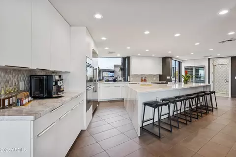 Kitchen - 2106 E Kaler Dr, Phoenix, AZ 85016 photo 1 of 8