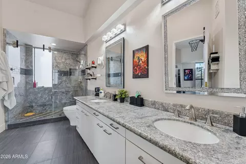 Bath - 2106 E Kaler Dr, Phoenix, AZ 85016 photo 5 of 8