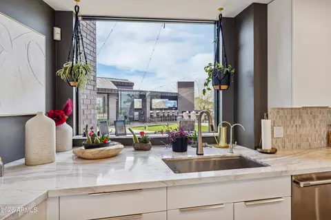 Kitchen - 2106 E Kaler Dr, Phoenix, AZ 85016 photo 7 of 8