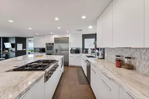 Kitchen - 2106 E Kaler Dr, Phoenix, AZ 85016 photo 5 of 8