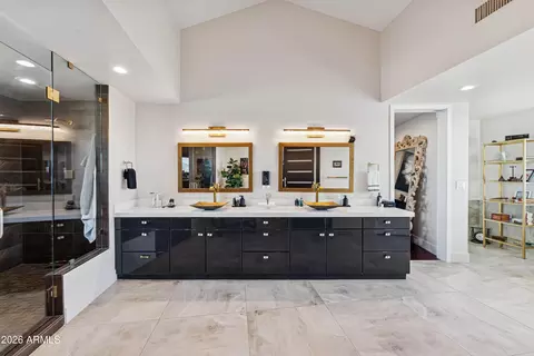 Bath - 2106 E Kaler Dr, Phoenix, AZ 85016 photo 1 of 8