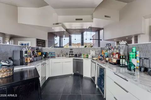 Kitchen - 2106 E Kaler Dr, Phoenix, AZ 85016 photo 8 of 8