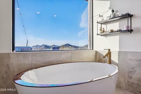 Bath - 2106 E Kaler Dr, Phoenix, AZ 85016 photo 3 of 8