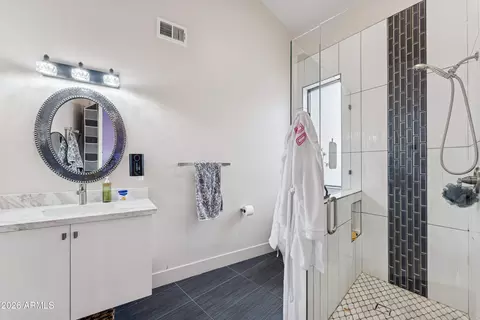 Bath - 2106 E Kaler Dr, Phoenix, AZ 85016 photo 6 of 8