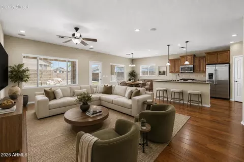 Living - 2946 E Santa Fe Ln, Gilbert, AZ 85297 photo 1 of 7
