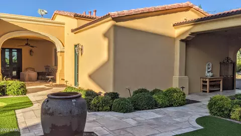 Exterior - 4836 E White Gates Dr, Phoenix, AZ 85018 photo 13 of 22