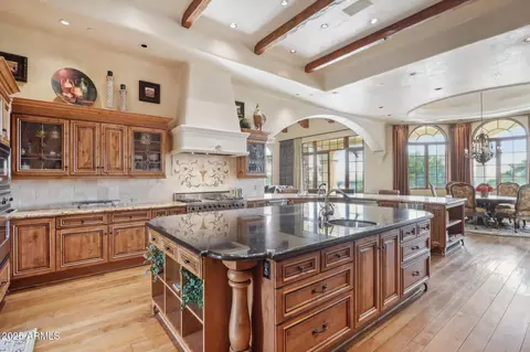 Kitchen - 4836 E White Gates Dr, Phoenix, AZ 85018 photo 3 of 6