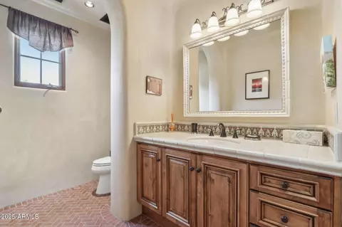 Bath - 4836 E White Gates Dr, Phoenix, AZ 85018 photo 2 of 7