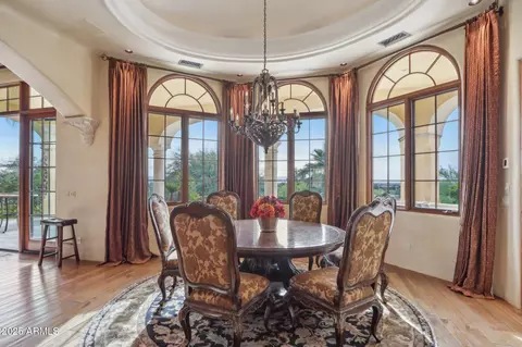 Dining - 4836 E White Gates Dr, Phoenix, AZ 85018 photo 2 of 2
