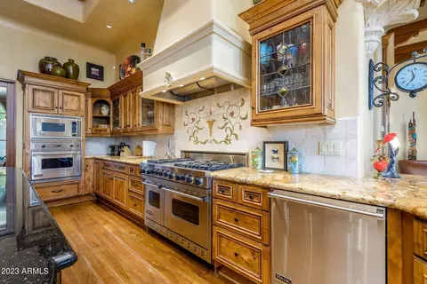 Kitchen - 4836 E White Gates Dr, Phoenix, AZ 85018 photo 1 of 6
