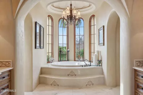 Bath - 4836 E White Gates Dr, Phoenix, AZ 85018 photo 5 of 7