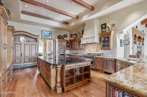 Kitchen - 4836 E White Gates Dr, Phoenix, AZ 85018 photo 4 of 6