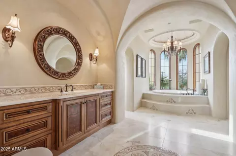 Bath - 4836 E White Gates Dr, Phoenix, AZ 85018 photo 6 of 7