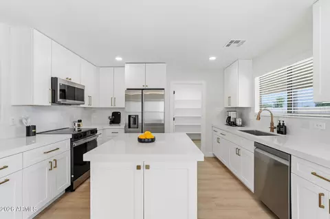Kitchen - 2300 W 22nd Ave, Apache Junction, AZ 85120 photo 5 of 5