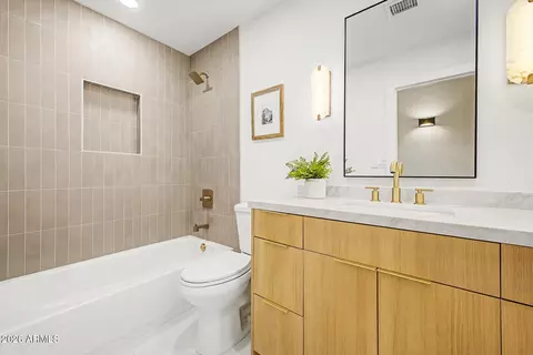 Bath - 4361 E Meadow Dr, Phoenix, AZ 85032 photo 2 of 3