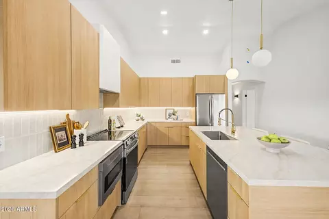 Kitchen - 4361 E Meadow Dr, Phoenix, AZ 85032 photo 2 of 3
