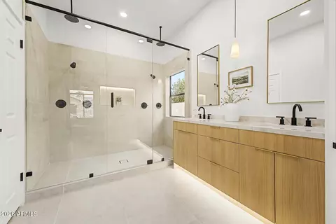 Bath - 4361 E Meadow Dr, Phoenix, AZ 85032 photo 1 of 3