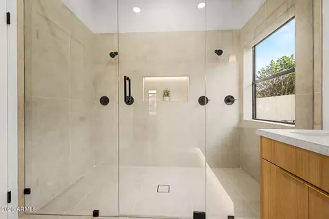 Bath - 4361 E Meadow Dr, Phoenix, AZ 85032 photo 3 of 3