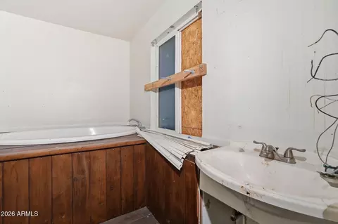 Bath - 1723 W Cheryl Dr, Phoenix, AZ 85021 photo 2 of 3