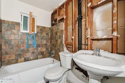 Bath - 1723 W Cheryl Dr, Phoenix, AZ 85021 photo 3 of 3