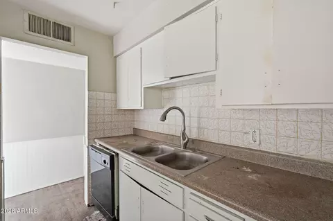 Kitchen - 1723 W Cheryl Dr, Phoenix, AZ 85021 photo 4 of 5